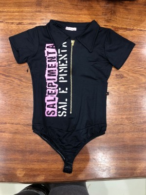 BODY SAL E PIMENTA GOLA ZÍPER MANGA CURTA